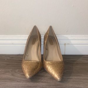FOREVER 21: Gold Pumps